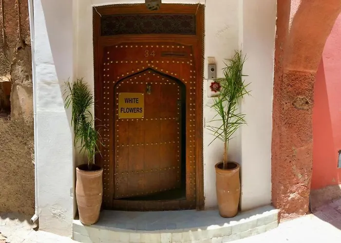 Riad White Flowers